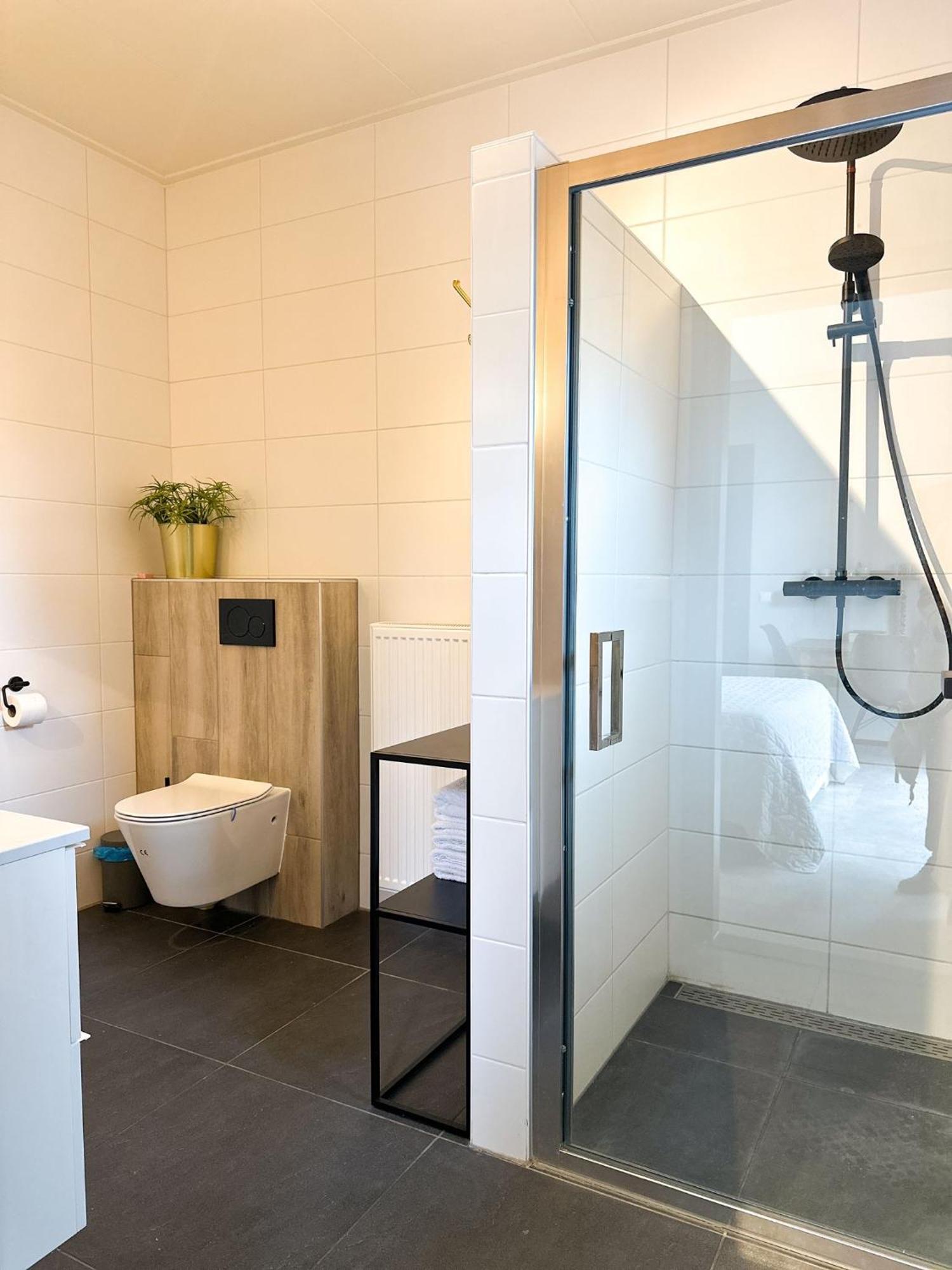 Bed & Breakfast Waterpoort - Incl Gratis Licht Ontbijt En Parking Sneek Exterior photo
